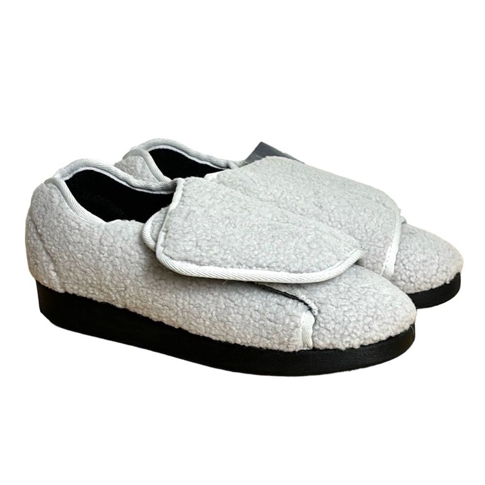 NEW NWT SILVERTS Adaptive size 10 women’s size 8 men’s Adjustable slippers grey